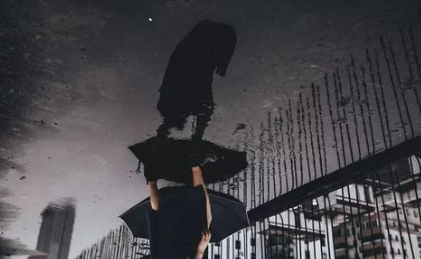 瓮中人影的寓言内容是什么？故事教会了什么道理？