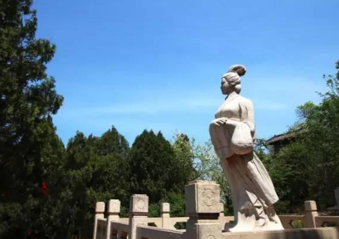 孟姜女是仙类，那她为什么会怕秦始皇？