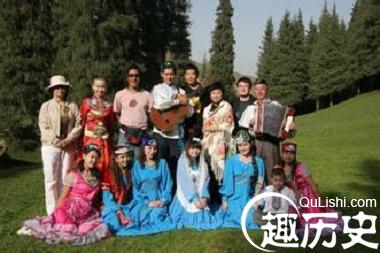 俄罗斯族服饰 俄罗斯族服饰简介