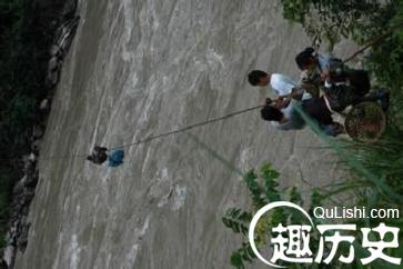 揭秘“溜索渡江”：怒族最不可思议的桥