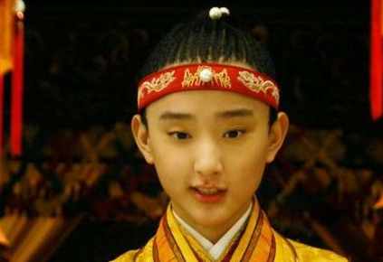 后世如何评价贾宝玉？是个半现实半意象化的人物