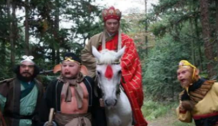 西游记早期护送唐朝的镇山太保刘伯钦到底是什么人？