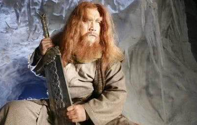 武功平平的紫杉龙王为什么能让明教所有人对她这么敬畏