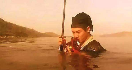 令狐冲到底爱不爱任盈盈？为什么宁愿放弃她也不肯加入魔教？