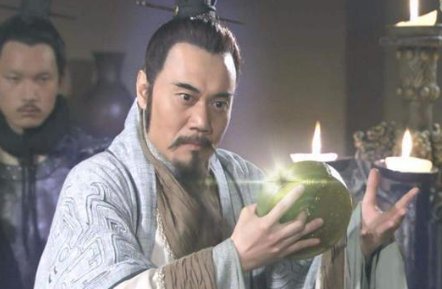 成语“画蛇添足”产生的历史背景是什么?成语背后有什么样的典故?
