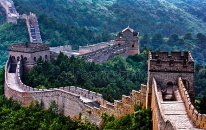 长城:中国古典诗词常用典故之一,如陆游的《书愤》
