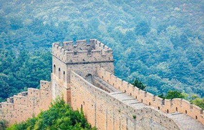 长城:中国古典诗词常用典故之一,如陆游的《书愤》