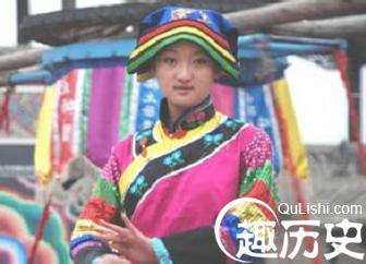 土族服饰 土族服饰的标志&ldquo;彩虹袖&rdquo;