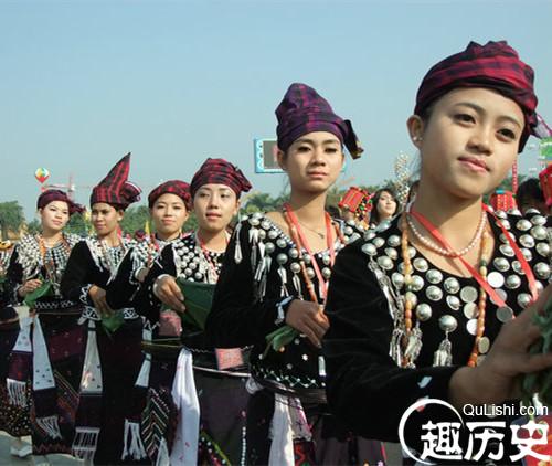 景颇族的目脑节 景颇族的每逢丰年有什么活动?