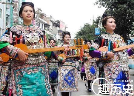 侗族银饰 侗族的银饰在民族生活中有什么作用